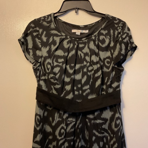 2. Boden Black & Gray Floral Print Knee Length Short Sleeve Dress SZ 4 - Picture 3 of 5